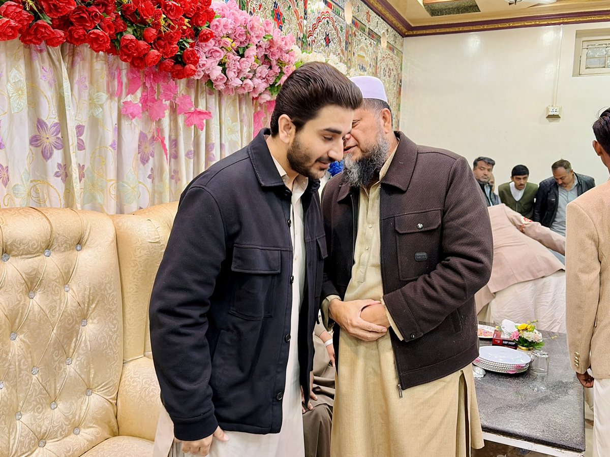 شکارپور سٹی: چیف سردار جاگن خان بھیو نے عمران مٹھل مارفانی کی دعوت ولیمہ میں شرکت کی۔

الله پاک نئی جوڑی کو خوشیاں اور عافیت عطا فرمائے، آمين۔