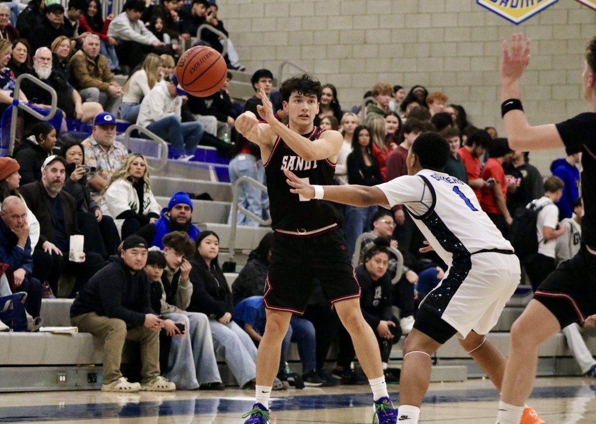 SandyPost's tweet image. More photos from Gresham boys basketball’s victory over Sandy last night
Story: theoutlookonline.com/2026/01/23/gre…