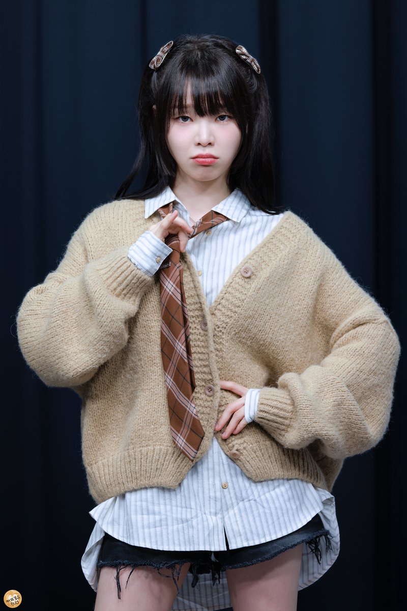 260117 시그 팬싸 

카리스마 짱다람쥐😎

#오마이걸 #승희 #현승희 
#OHMYGIRL #SEUNGHEE