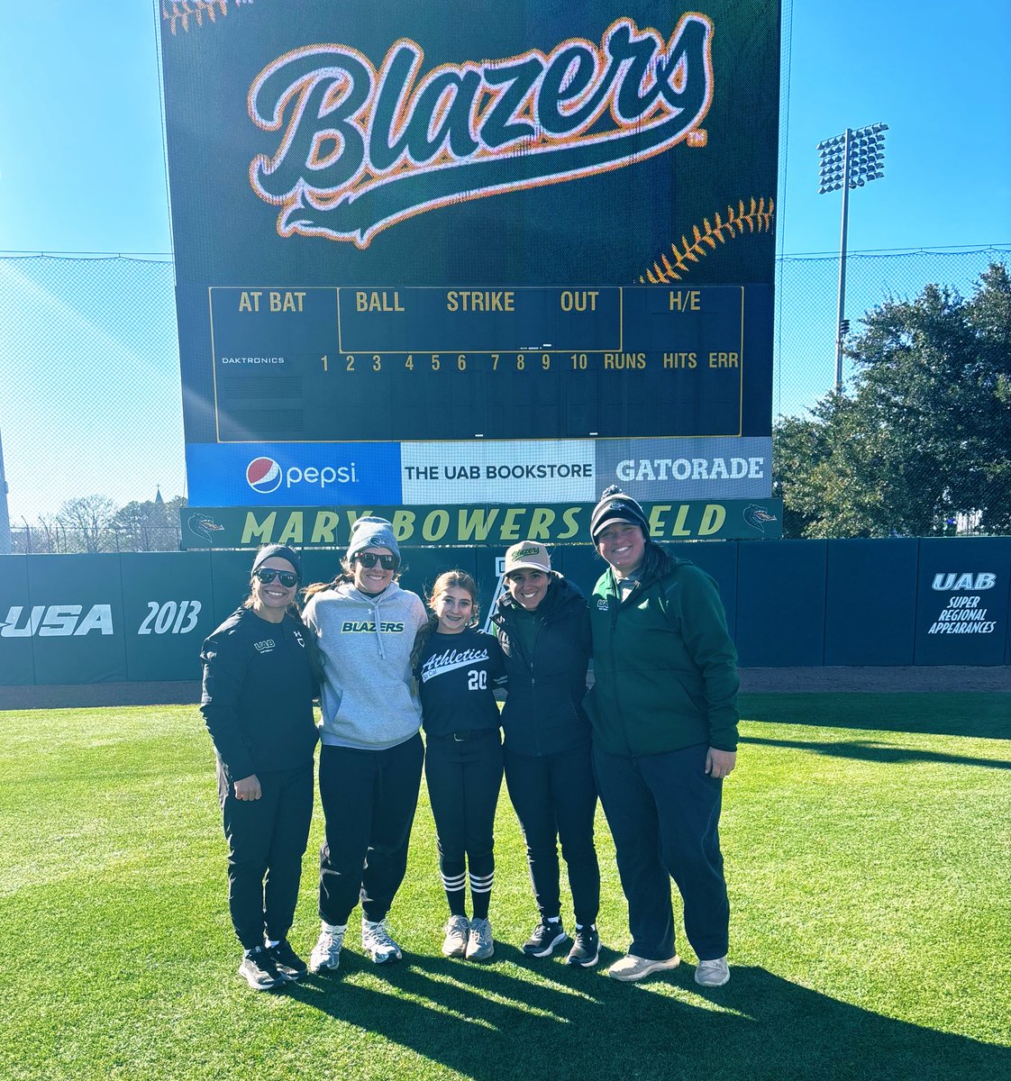 ALofthus2030's tweet photo. I learned a lot at the @UAB_SB camp earlier this week! Thank you to Coaches @tsmartt14, @Mporter34, @AnnaShelnutt, and @mandybrooke14 for having me! I also enjoyed sharing the field with some of my @SoCal2029 and @socalath2028 teammates!

@SoCal2030 @BSherSB https://t.co/dvvEaVK7H1