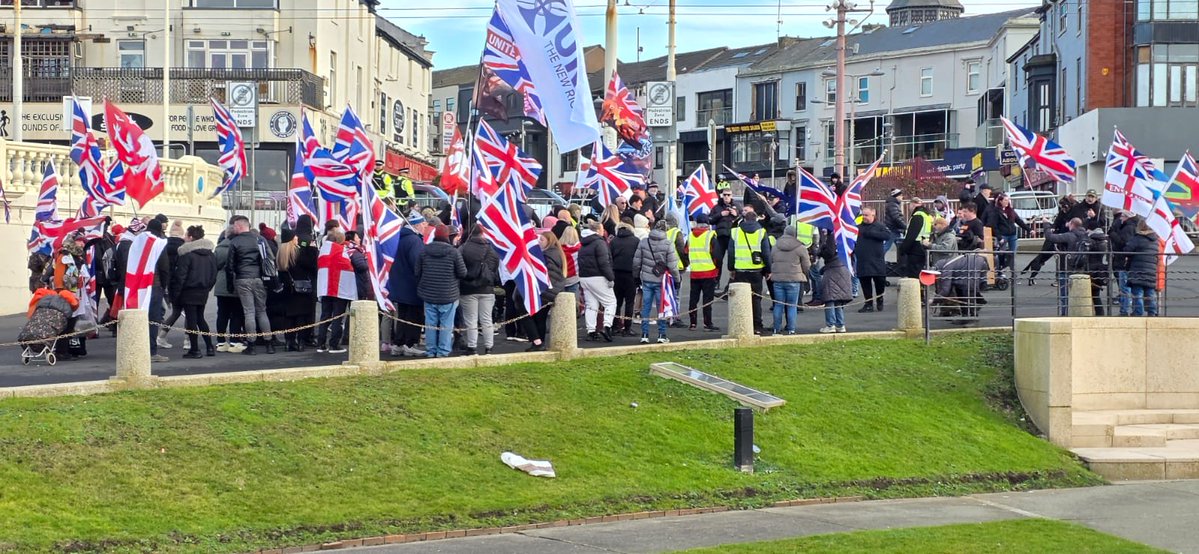 YorksRose_84's tweet image. Blackpool Residents Come Out in Force Today 

Stop The Boats
Send Them Back