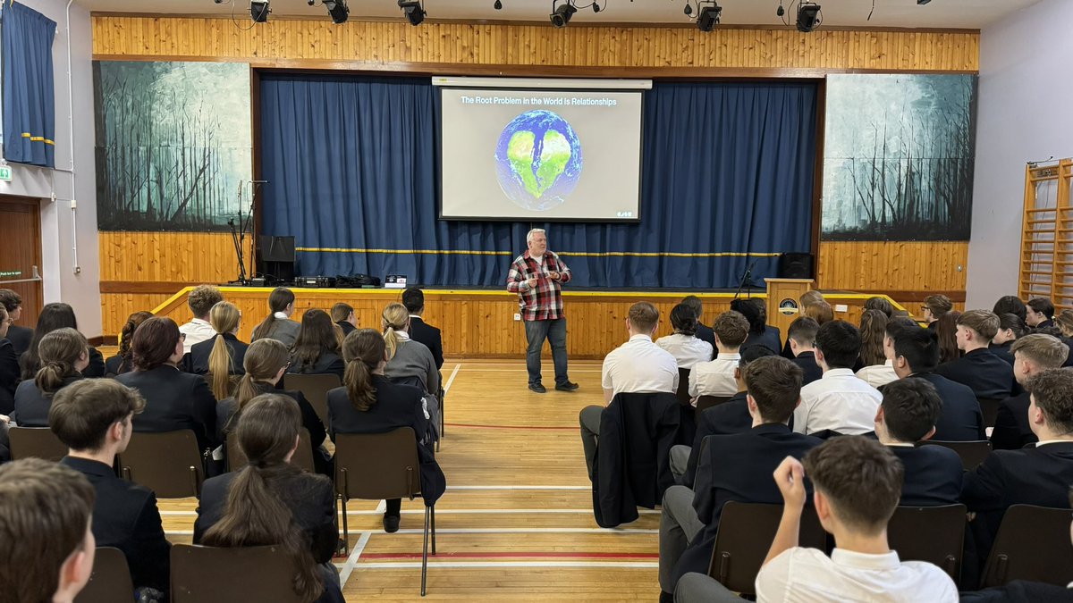 Cast_Ministries's tweet photo. Helping teenagers navigate the complex social dynamics of the heart and intimacy, so they can evaluate &amp; discern well, how to develop healthy relationships that care for one another is one of my biggest joys. 
Me in Lumen Christ College in Derry this week, for Yr-11 &amp; Yr-14 https://t.co/QrNoQMAGXn
