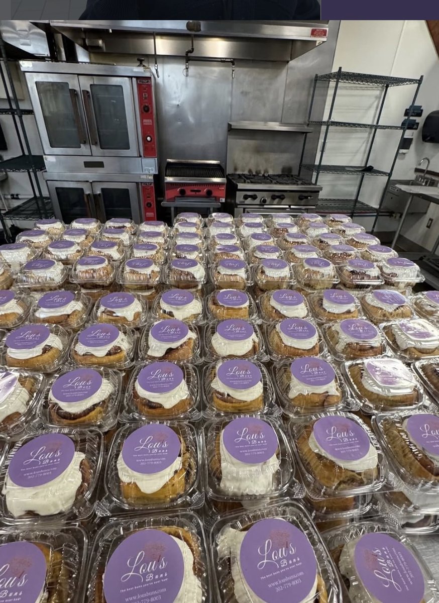 There's no sweeter way to stay warm this winter than with a delicious gourmet cinnamon bun from @lousbuns_. Stop by one of their locations or order online at lousbuns.com. 📸: @lousbuns_