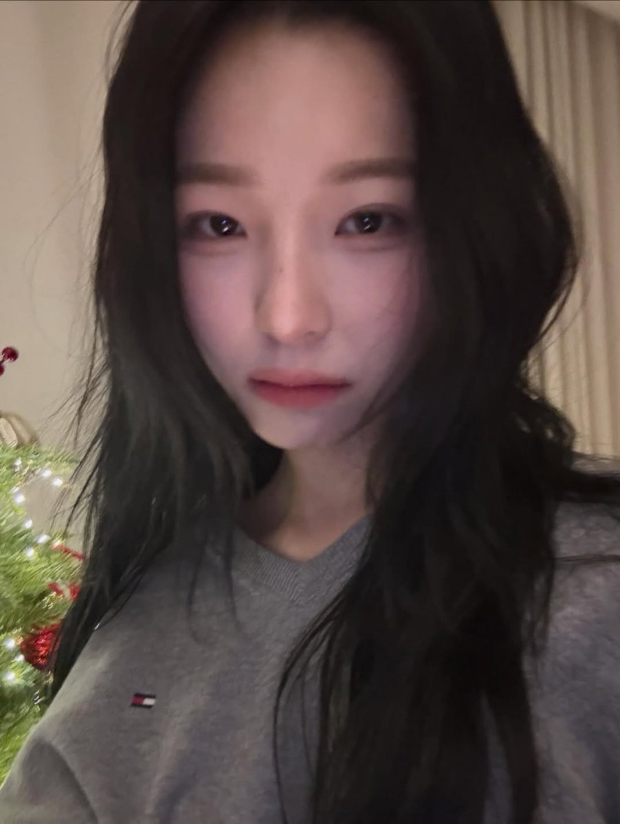 𓄼 🕰 ⊹ ִֶָ   ⸝⸝  .  . cɑught   between   midnight   ɑnd
dreɑms,  sleep   tugging    ɑt    my    eyes,   yet   I
pɑused to cɑpture  this  quiet  moment  before
surrendering to rest ɑnd drifting into ɑ deeper,
softer  sleep.