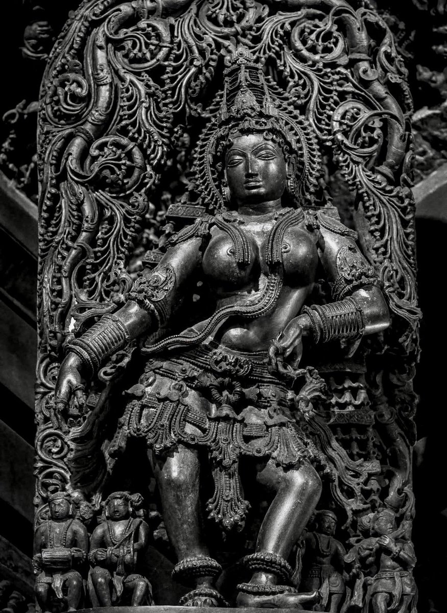 fomo4namo's tweet photo. Just a random                       Whites’ most 
Hindu Sculpture              Precious art ever
Aged 1000s of yrs🔥        on the earth😭 https://t.co/40Qt5GU9c4