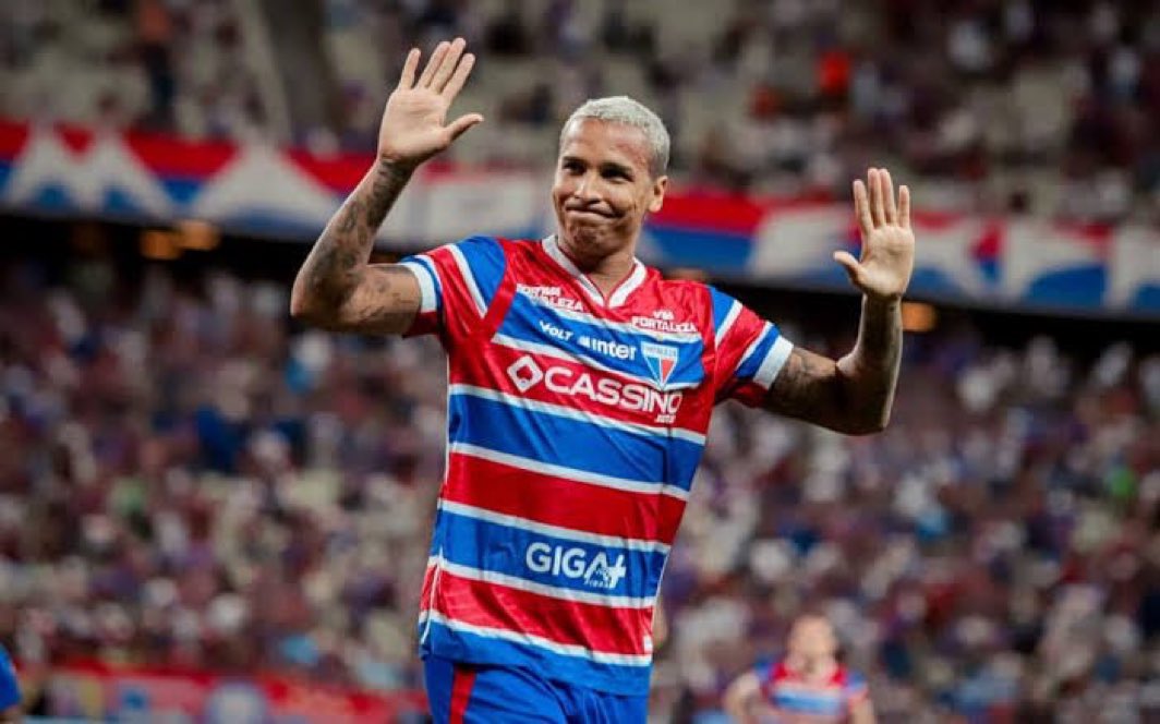 🚨🚨🚨🚨

LDU fez proposta pelo atacante Deyverson, ex-Palmeiras e Atlético-MG. O time equatoriano aguarda resposta do jogador.

O atacante está livre após rescisão com o Fortaleza.

<a href="/venecasagrande/">Venê Casagrande</a> 📰