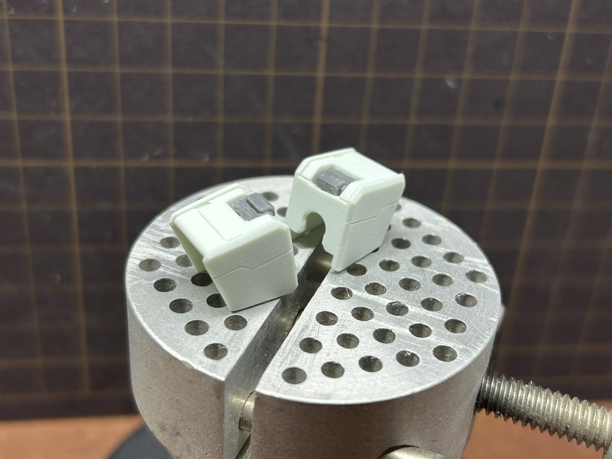 この2日ほどなんか違うなぁと肩をずっとやり直してました

もう少しで自分的に納得できそうです

おやすみなさいませ💤

#ガンプラ
#エントリーグレード
#プラモデルライフ