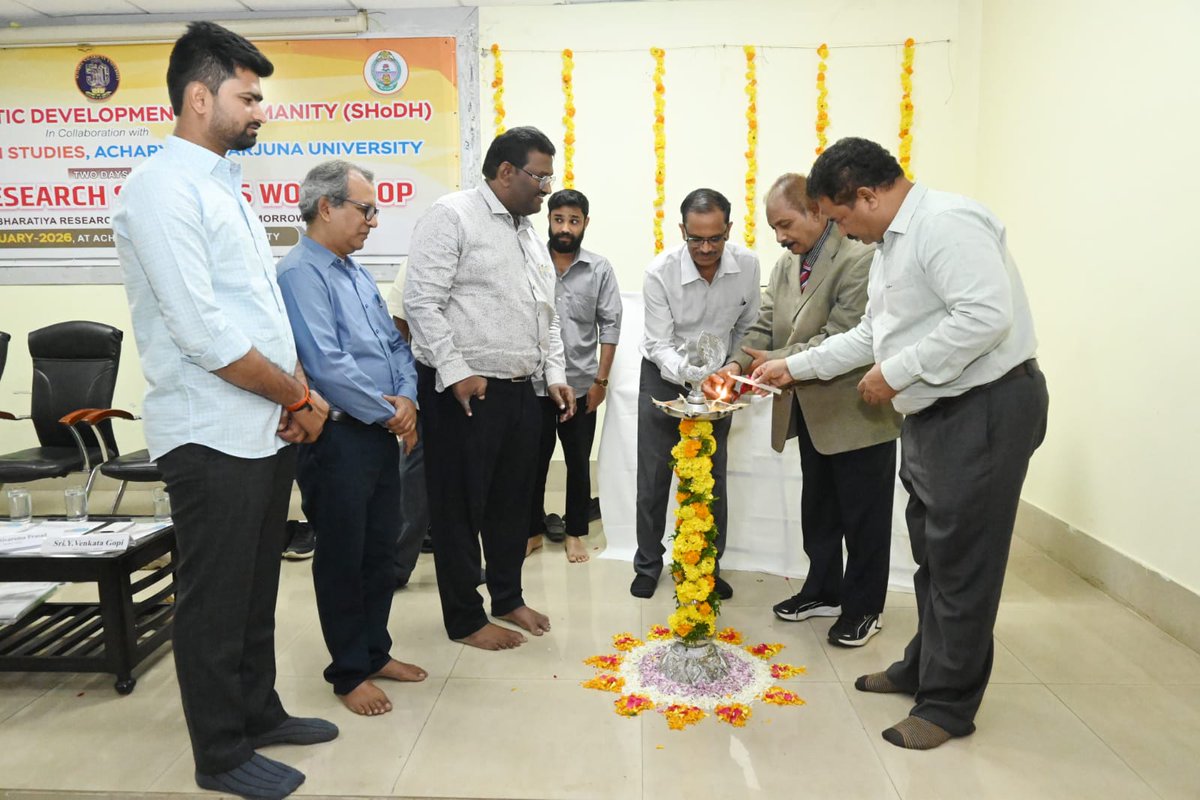ABVP4AP's tweet photo. SHODH State level research scholars workshop ఆచార్య నాగార్జున విశ్వవిద్యాలయం లో నిర్వహించడం జరిగింది.ముఖ్య అతిథిగా ఉపకులపతి ఆచార గంగాధర్,రాష్ట్ర అధ్యక్షులు నూజిళ్ల శ్రీనివాస్,రాష్ట్ర కార్యదర్శి  వెంకట గోపి,SHODH ప్రాంత ప్రముఖ డాక్టర్ సందీప్ గారు దీప ప్రజ్వలన చేసి ప్రారంభించారు. https://t.co/sVuoVAL5Tp