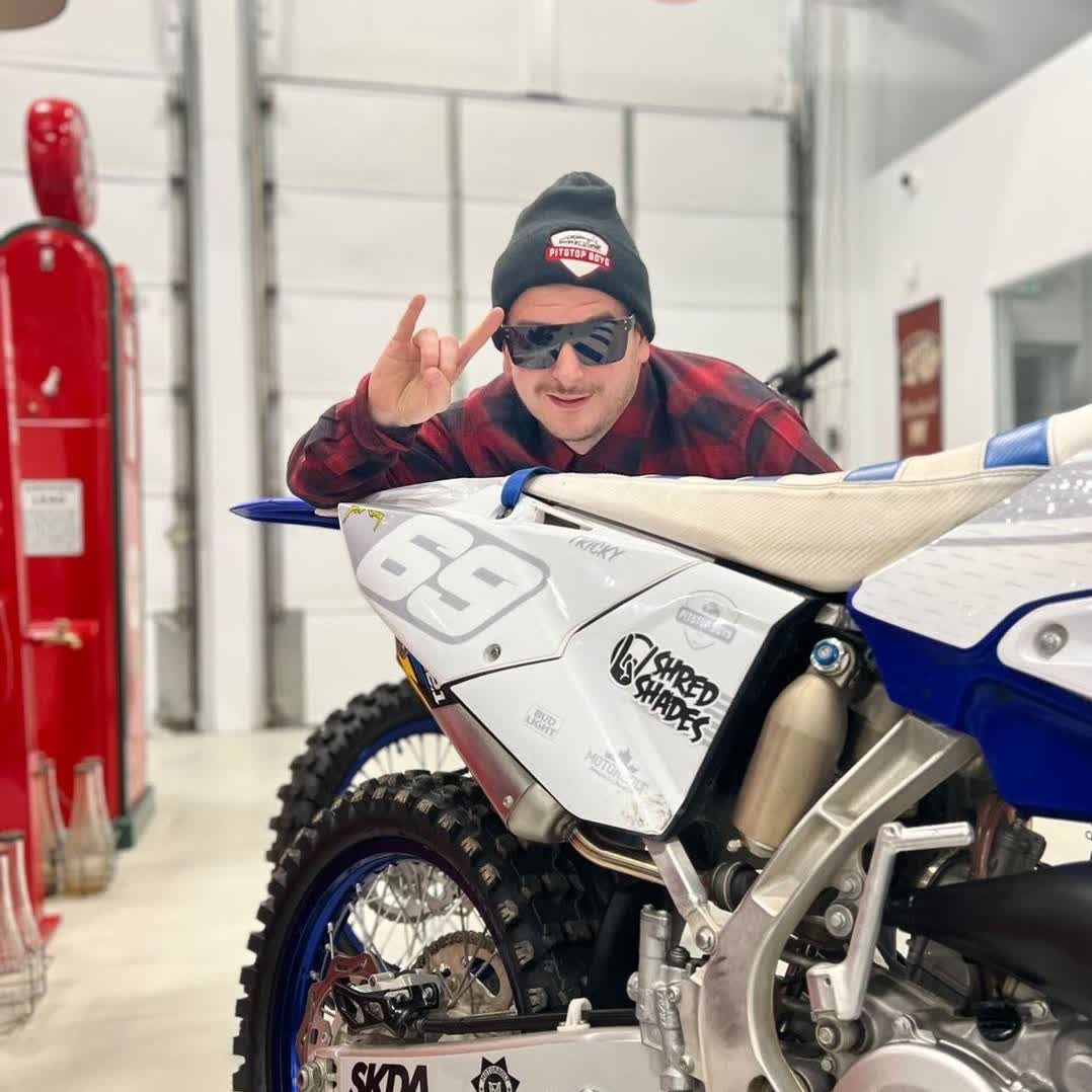 ShredShades's tweet image. Smells like gas. Sounds like fun.
😎💨 🤘

#shredshades #shredeverything #dirtbike #sunglasses #motorbolt