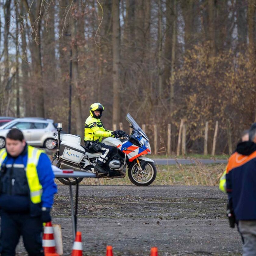 112meerlanden's tweet image. #Almere-Poort - Grote verkeerscontrole Muiderzandplaats - 112meerlanden.nl/2026/01/24/alm… - #vlnnieuws