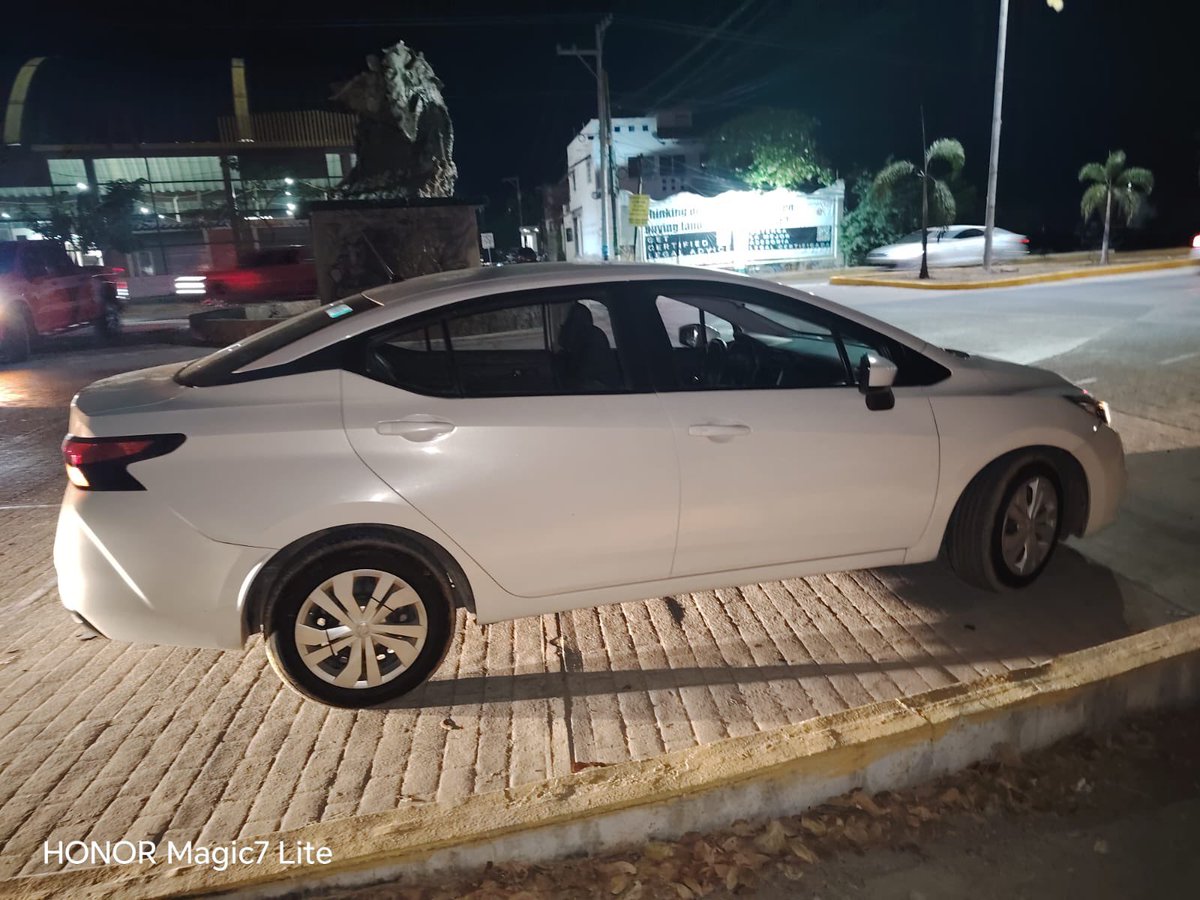 ZonaRoja_Oaxaca's tweet photo. ¡Ex funcionaria y ex presidenta morenista detenida con auto robado!

Se trata de Yolanda S. M., ex alcaldesa de San Jacinto Amilpas y ex funcionaria del @GobOax, quien fue detenida en Santa María Colotepec, cuando conducía un vehículo con reporte de robo, marca Nissan tipo Versa, de color blanco y modelo 2020, sin placas de circulación.