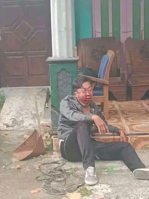 sugar_ruler's tweet photo. Paling gk tega kalau lihat orang maling cuma yg dimaling hal remeh temeh gini maling gas 3 kg yg tulisannya untuk orang miskin kejadian di Jogja, yg maling trilyunan gimana 😌 https://t.co/xjidDYlLF6