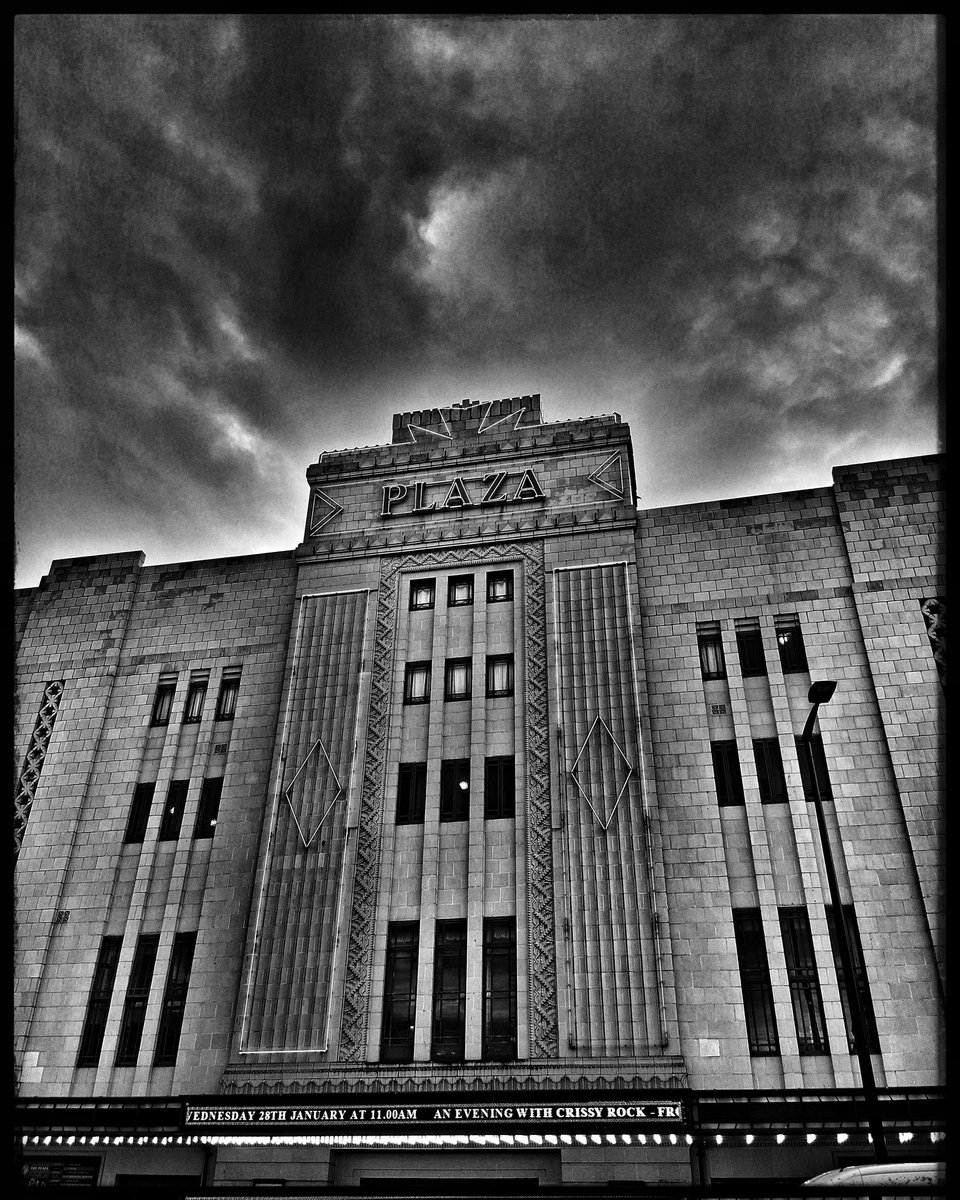 sodelafo's tweet image. Art Deco at its finest. 
#StockportPlaza #ArtDeco