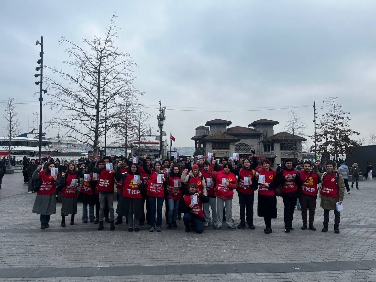 Emperyalizmin, sömürünün ve çürümenin üzerimize bir kâbus gibi çöktüğü bu dönemde; ne çaresiziz ne de yalnızız. Bu karanlık bizim kaderimiz değil!

Eşitsizliğin son bulduğu; laik ve tam bağımsız bir Türkiye’nin mümkün olduğunu biliyor, bu inancı 1 Şubat’ta "Dalgaları Karşılayan