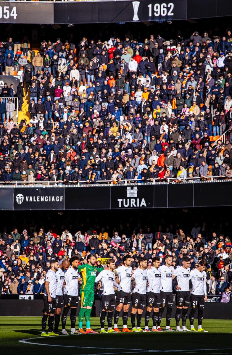 Copete_99's tweet photo. ¡Garra y carácter! 💪🏾
Sumamos 3 puntos muy importantes.
Gracias por el apoyo como siempre, ¡¡Mestalla ruge!!🧡🔥 
¡JUNTOS! @valenciacf https://t.co/BlhqoIxgk7