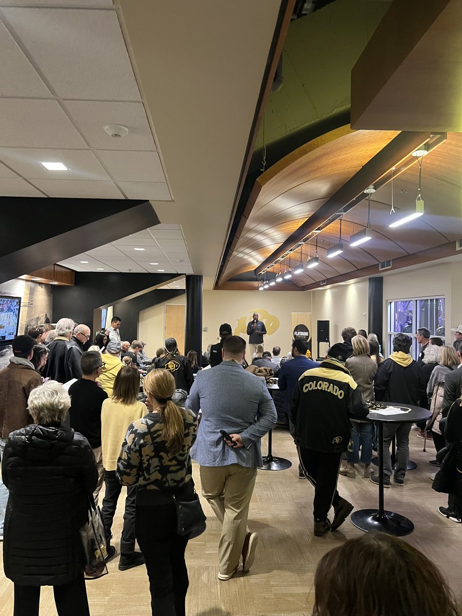 CUBuffClub's tweet photo. Flatirons Society weekend at Basketball featuring a chalk talk with Coach Manning and remarks from Athletic Director @flovom !

Thank you to our Flatirons Society members who joined us and for your continued support! 🏀  

#GoBuffs🦬 https://t.co/UFyC4Fo2xs