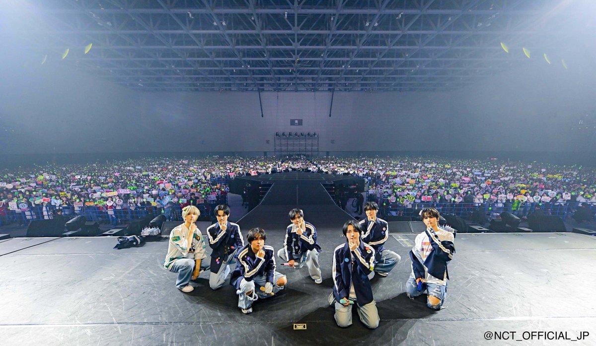 00_4rang_18's tweet image. アイドル側もこんな会場みたら
たまげるに決まってんだよね
ありがとうチョンロちゃんㅜㅜㅜ

🐬見え辛いのにも関わらず僕達に力を与えようと全部埋めてくれて有難うございます

🐬ここ(expo)が悪いというわけではないが今度はシズニがもっと見やすい会場でできるよう話してみます

🌱(共感&amp;amp;大歓声)