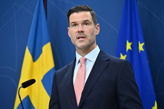Sweden’s Migration Minister Johan Forssell says that Europe needs to create a joint mechanism to deport Afghans with deportation orders back to Afghanistan.

He says that Afghans who have had their asylum applications rejected or who have committed crimes in Europe but lack