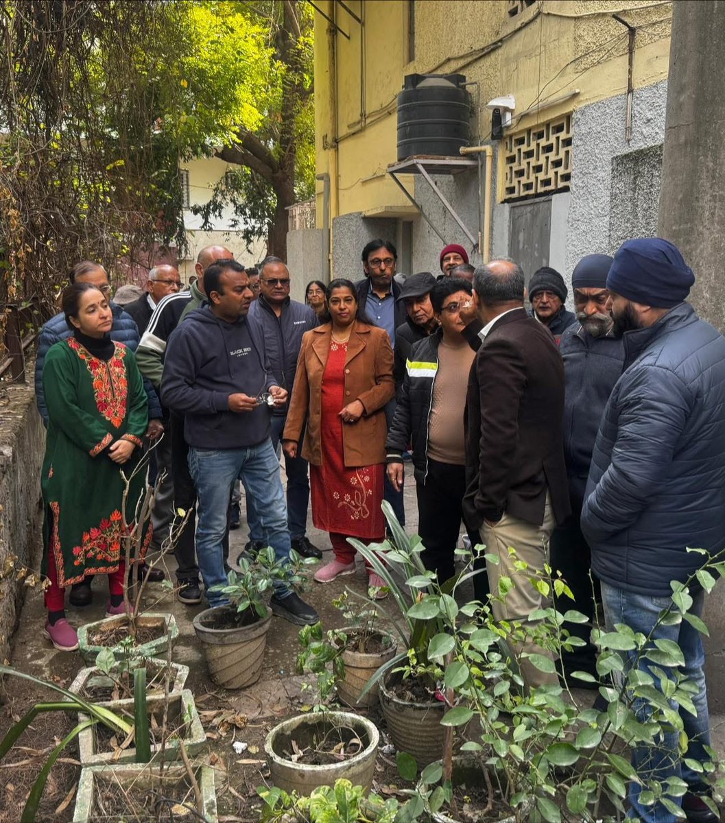 aapdimpleahuja's tweet photo. Visited #C1A Block for the inauguration of the park-side boundary wall and renovation of the rain shelter in D Wing, aimed at improving safety and public convenience. #ward104 #janakpuri @ArvindKejriwal @Saurabh_MLAgk @AAPDelhi https://t.co/7WGFPOzdWA