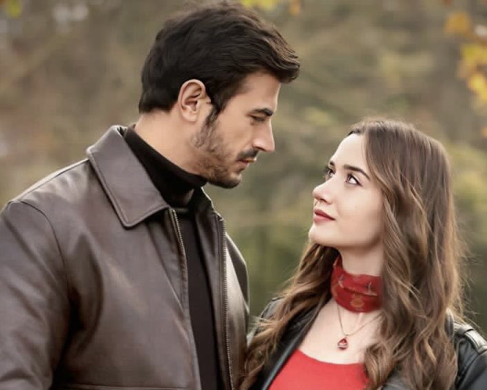 The eye contact 🥺❤️
#Arafta #MerTeş