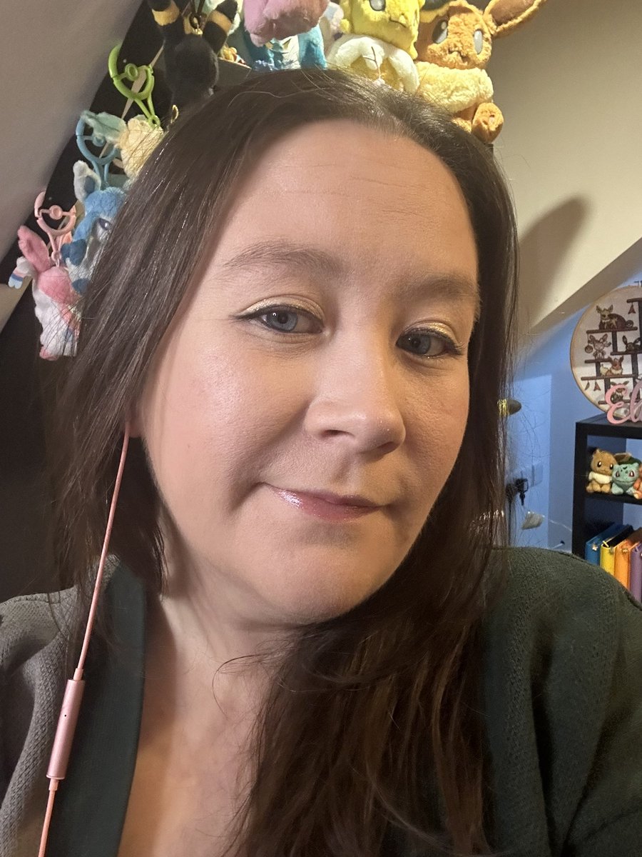 Live now on twitch, picking up some last gen 9 tasks and then hatching for shiny burmy 

twitch.tv/eeveecollector…