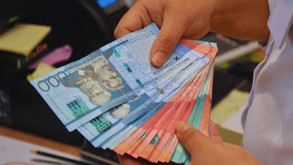 Febrero completa ajuste salarial del 20 % para trabajadores privados no sectorizados 

 cronicards.com/2026/01/febrer… 

#CRONICARD