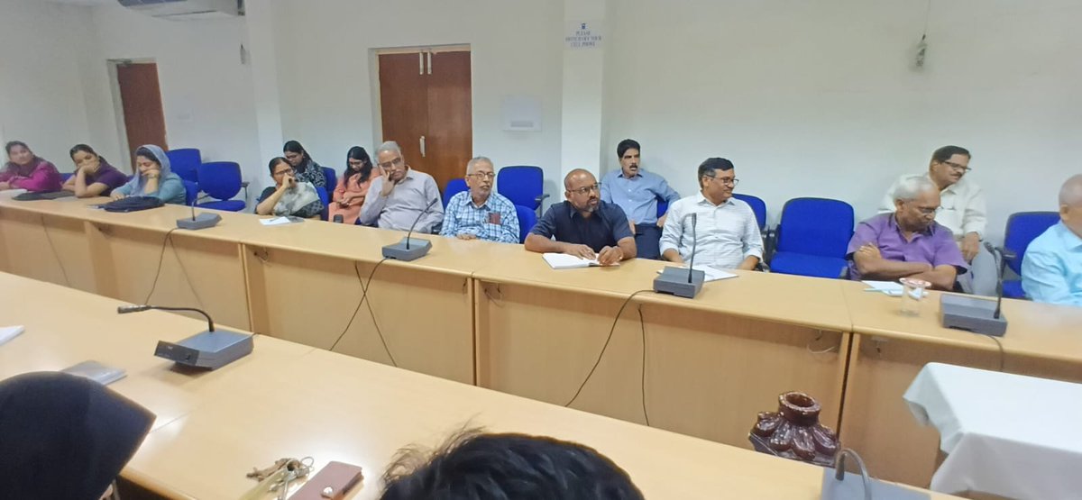 cessicssr's tweet photo. The Centre for Economic and Social Studies (CESS), Hyderabad, hosted a Book Discussion on Secession of the Successful: The Flight Out of New India by Dr Sanjaya Baru.

#CESS #BookDiscussion #MigrationStudies #IndianEconomy #LabourMigration https://t.co/jAKIXpF7ro