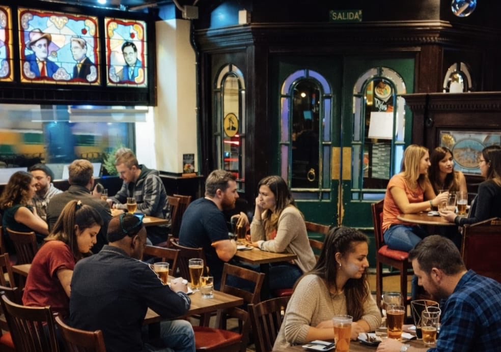No hace falta ir a Dublín para una pinta decente 😉
You don’t need to fly to Dublin for a proper pint 😉
#foodiemadrid #pubsmadrid #salirmadrid #welovemadrid #cenarmadrid