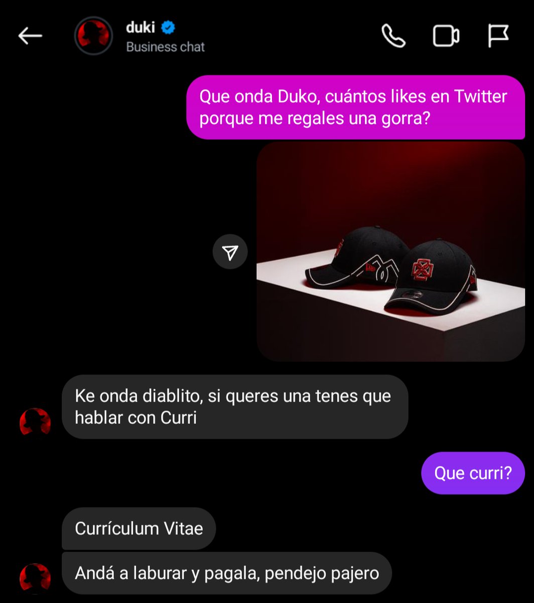 Emilia con los fans: ay 👉👈🥺 muchas gracias, te amo. Gracias por bancarme 🙏🙏

El Duko: