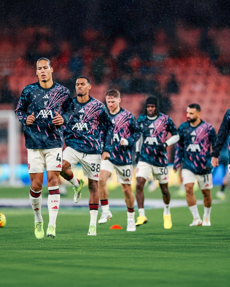 LFC's tweet photo. Closing in on kick-off ⏳ #BOULIV https://t.co/OER0BSBY0D
