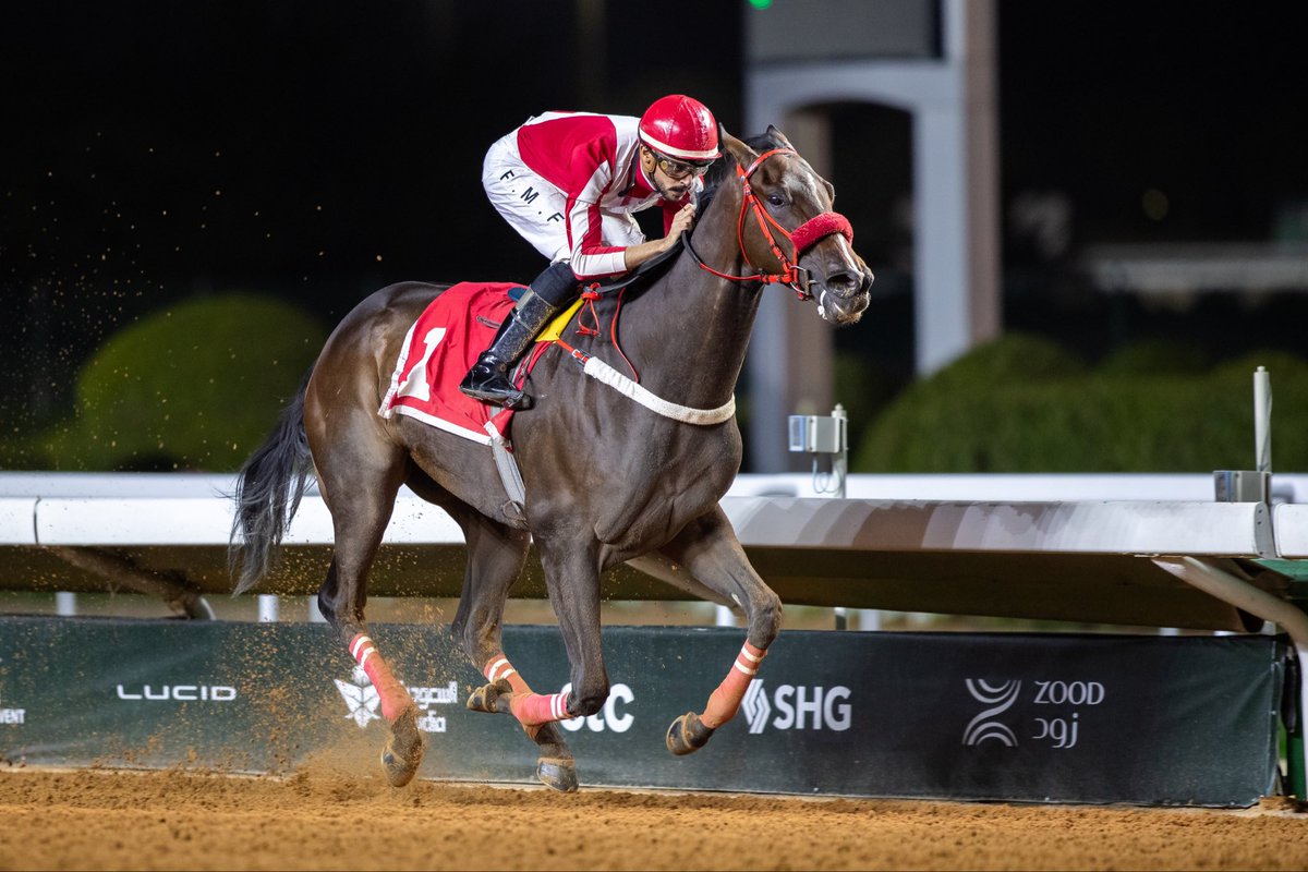 Abd9ulaziz's tweet photo. #الخيل
#موسم_الرياض
#حائل 

ما شاءالله تبارك الله

بمستوى ملفت ورائع
عز الخاطر لاسطبل قمة طويق
يخطف كأس #نادي_سباقات_الخيل 

تمكن الجواد " عز الخاطر
" لاسطبل قمة طويق
من انتزاع كأس #نادي_سباقات_الخيل 
بعد ان قدم نفسه بطل بمستوى ونتيجة
تحت اشراف المدرب حمود الشمري
وقيادة فهد الفريدي .

ابارك لوالدي الامير متعب بن شريم
ولاخواني الشيخ طلال وفيصل وبدر ومشعل

وللمدرب حمود الشمري
وللمنتج فهيد الشلاقي
وللخيال فهد الفريدي .