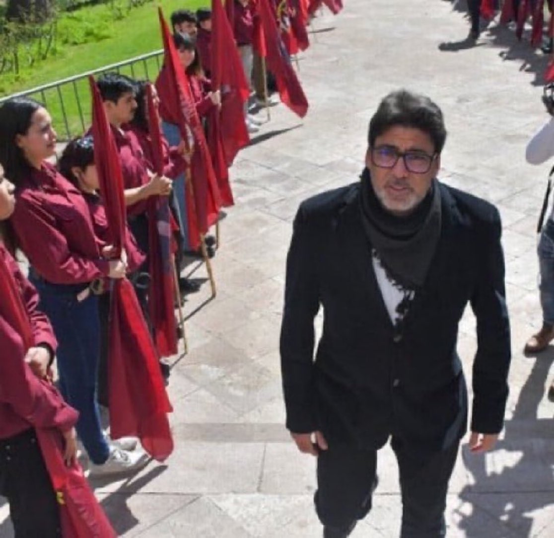 Los comunistas hablando de fanatismo religioso?? Mientras ellos son una secta fanática y criminal …. Andáaaaaa

#BoricElErrorDeChile 
#KastPresidenteDeChile