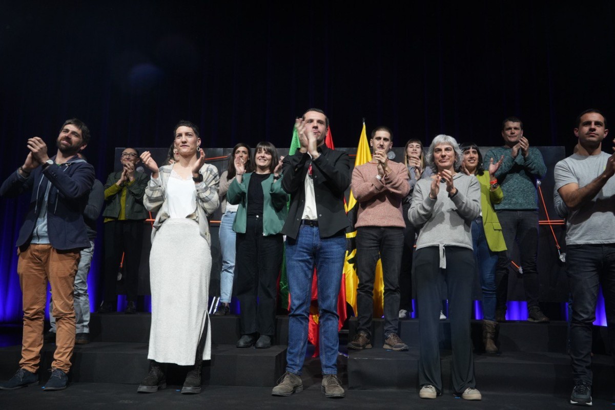GalizaUPG's tweet photo. Hoxe acompañamos @s compañeir@s de @sortuEH na clausura do seu lV Congreso; desexámoslles un bo traballo no camiño da liberación de Euskal Herria, saudamos á nova dirección con @IraolaXabier á cabeza, e trasladamos unha forte aperta a @arkarodriguez, que deixa a secretaría. https://t.co/4drlkS1PUv