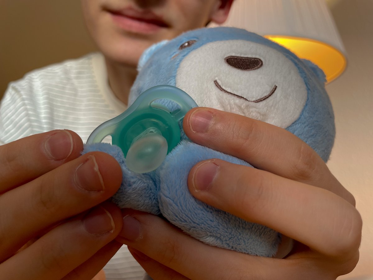 Everyone who likes this post will see me in their dream with a paci and cuddle cloth 🤭😊