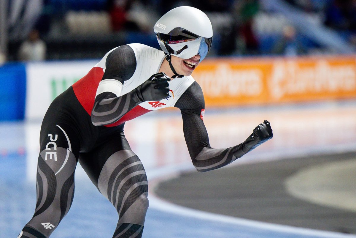 🇵🇱 REKORD POLSKI! 

👏Vladimir Semirunnii ustanowił nowy rekord Polski na 5000 m z czasem 6:07.81. Z tym wynikiem zajął 6. miejsce w Pucharze Świata w łyżwiarstwie szybkim w Inzell.

Poprzedni rekord Władka wynosił 6:09.18 z Calgary. 

<a href="/Grupa_PGE/">PGE Polska Grupa Energetyczna</a> <a href="/SPORT_GOV_PL/">Ministerstwo Sportu i Turystyki</a> <a href="/pkolpl/">Polski Komitet Olimpijski | Team PL</a>