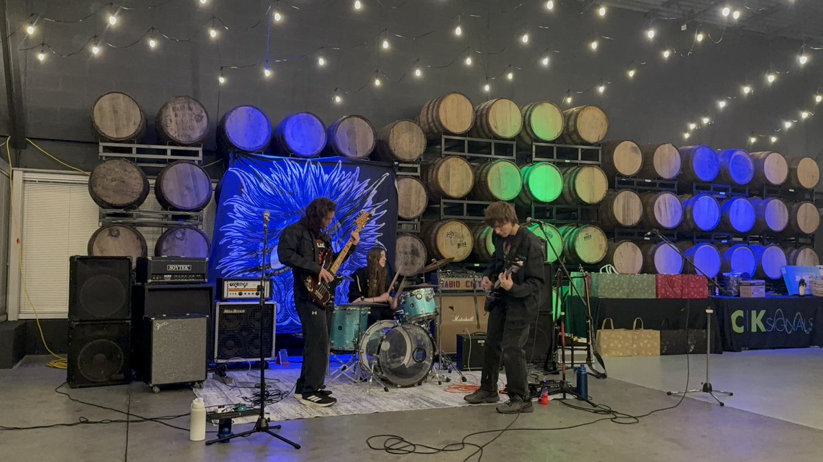 CKSignals's tweet photo. On Sunday we had a belated holiday celebration with the people who make it all happen! Good vibes and live music were the perfect way to enter the new year🎄🎶
•
•
•
#CompanyCulture #holidayparty #localmusic https://t.co/7W8MbHPvPK