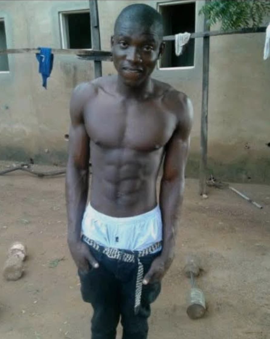 GuyMr10's tweet image. name: martins vincent otse (vdm)
2026 net worth: ₦200m ($150k) 
job: “don’t play, or you gon’ learn” 

nobody mumu pass those ratels 😂😂