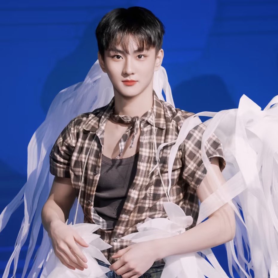 wonspasta's tweet image. they got him looking like an angel bride in a country girl outfit 😭