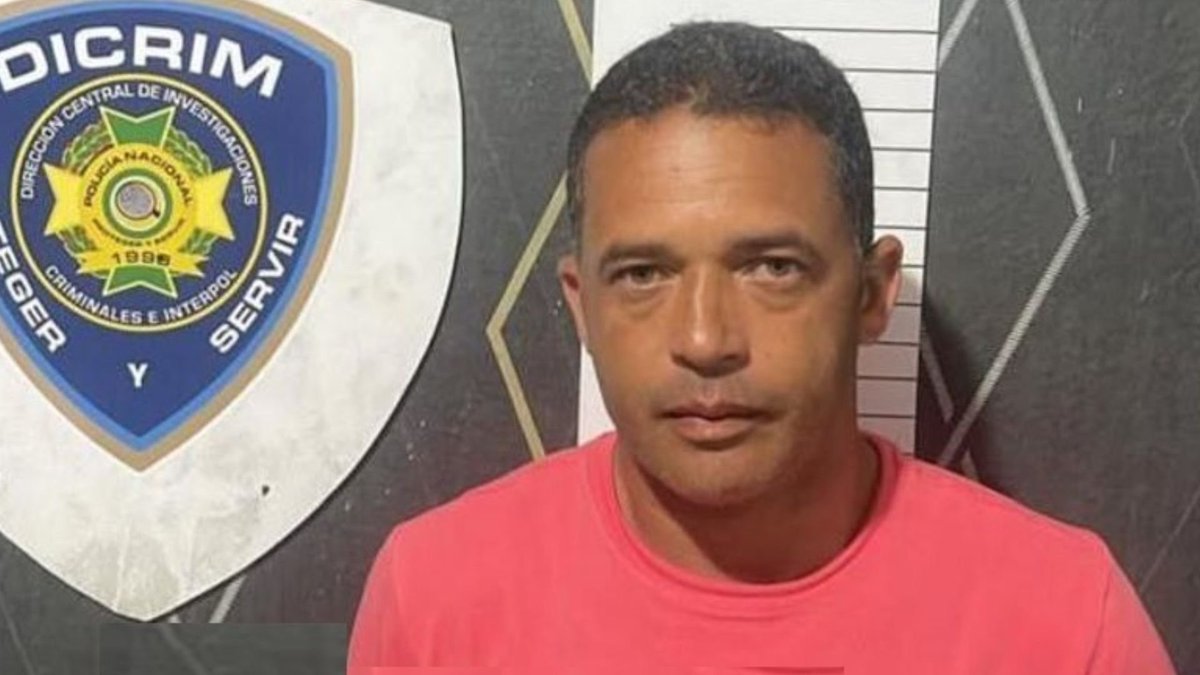 Hombre acusado de muerte de adolescente en SDO se entrega a las autoridades 

 cronicards.com/2026/01/hombre… 

#CRONICARD