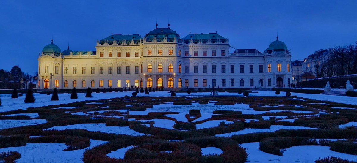 #Wien Vienna Lower #Belvedere #nightvibes #nightlights 😊 #vienna #goodlife #goodvibes #love #photography #digital #fineart #photooftheday #beauty #landscapes #fun #enchanting #femininity  Blog: sea-nomads.blogspot.com