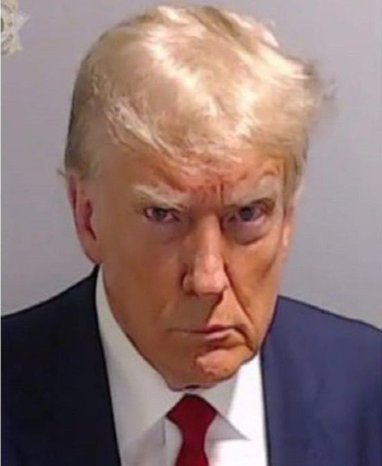 يعني #ترامب ابن المجنونه قاعد بلطوش بالكره الارضيه شمال يمين 

ما في حد مثل العقيد ابو شهاب يخبط ع راسه