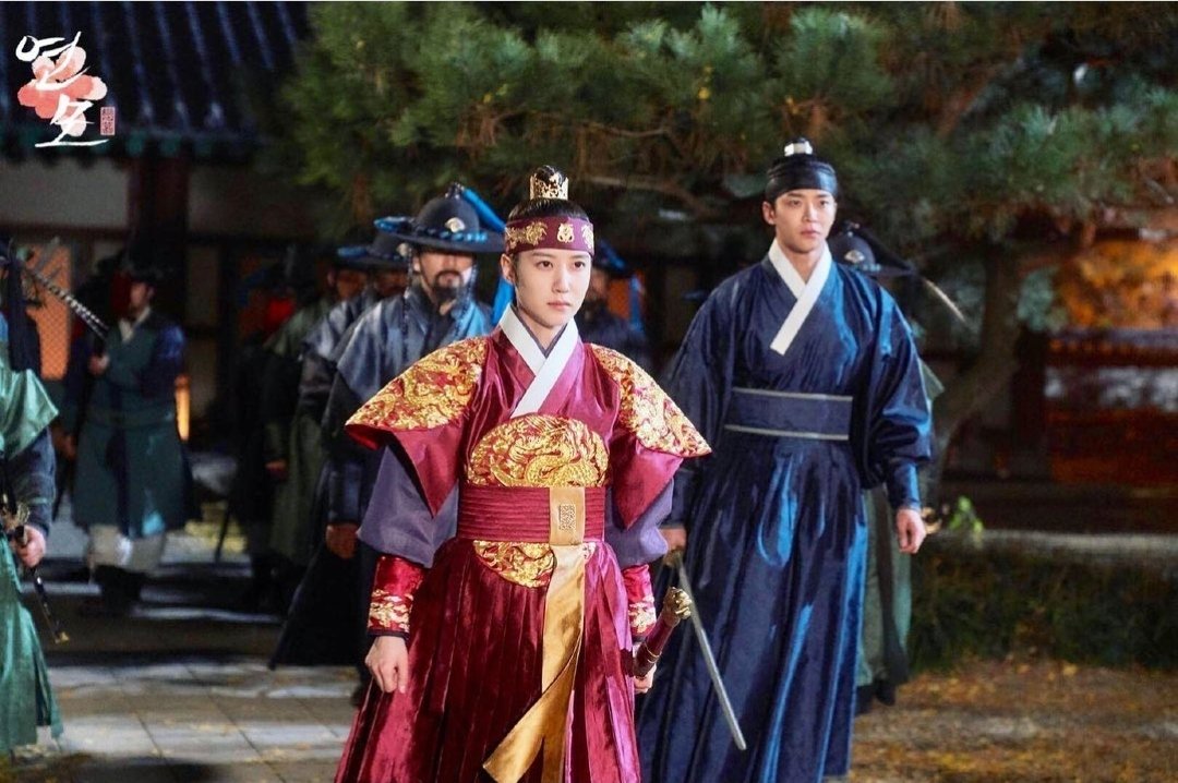 eunbiningneujd1's tweet photo. 그렇게 전작품 통틀어 내 최애 씬이 된
" 감히 왕의 군사들과 맞서는 자 반역으로 잡아들일 것이다."

(알아요.. 이장면 아니에요.. 스틸컷을 못찾겟어요..) https://t.co/JbgrmQeQDl
