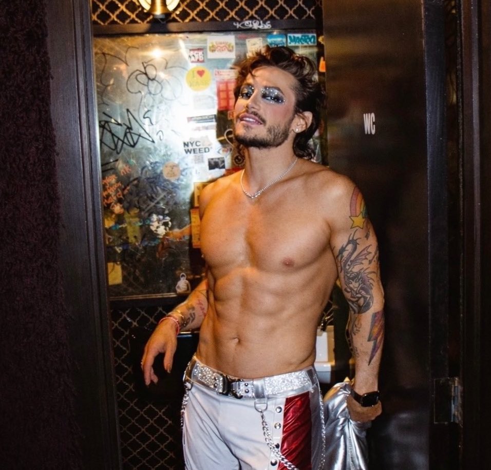 PopBase's tweet image. Frankie Grande stuns for his 43rd birthday.