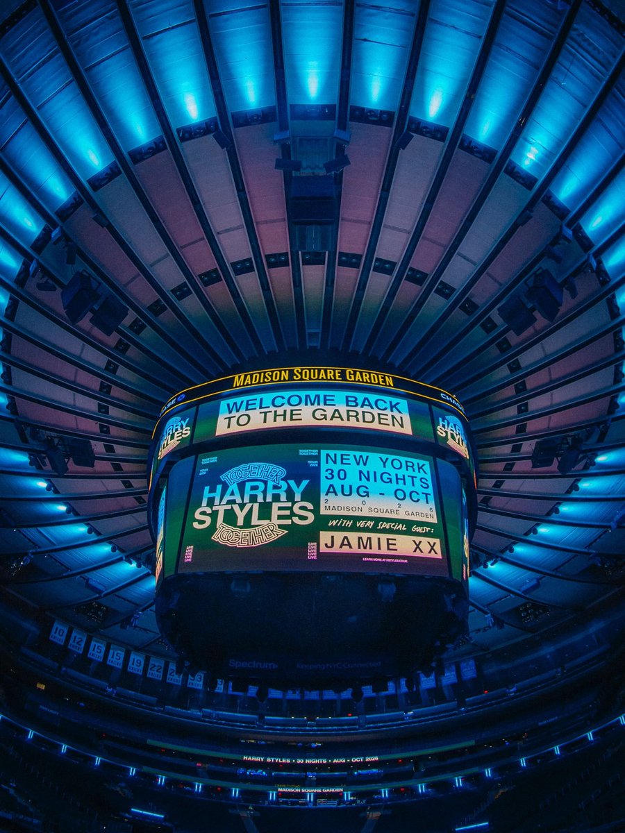 TheGarden's tweet photo. good to have you back @Harry_Styles 💙

📷: @RichFury / MSGE https://t.co/UMXkRqi3gh