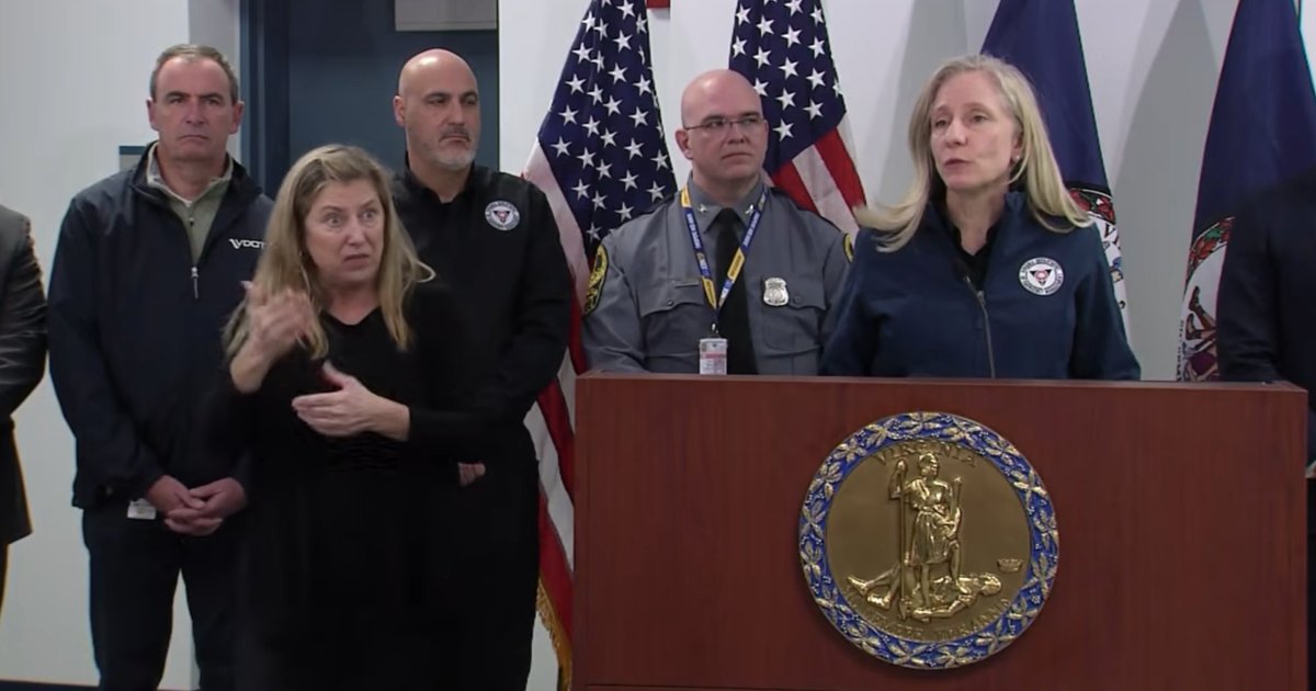 During a winter weather press conference today, <a href="/GovernorVA/">Governor Abigail Spanberger</a> reminded Virginians to:
- Stay off the roads
- Pay attention to local advisories
- Check on neighbors
- Prepare for multi-day power outages
This will be a catastrophic storm.
Watch at youtube.com/live/LKxP3OuIu…