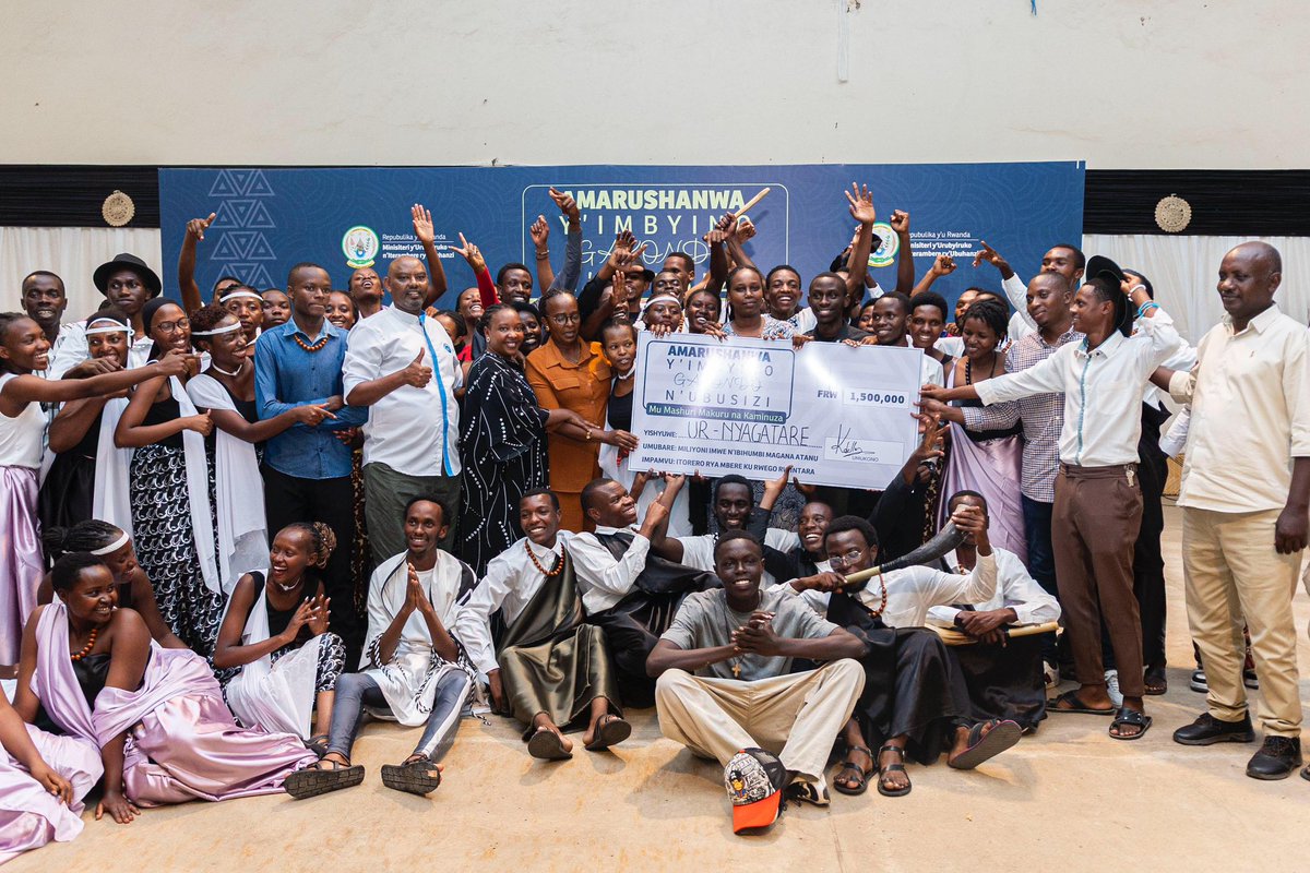 RwandaYouthArts's tweet photo. 🚨Iburasirazuba byashyushye!
Itorero Indatwa rya @ur_nyagatare3 niryo ryegukanye umwanya wa mbere n'igihembo cya 1,500,000 FRW; n'aho Itorero Indakomwa rya @GishariCollege  ryegukana umwanya wa kabiri na 1,000,000 FRW ku rwego rw'Intara. #UmwimerereWacu https://t.co/KgxGfvseqD