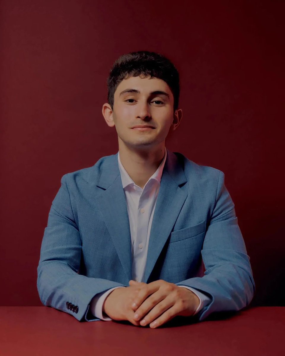 StarPlatinum_'s tweet photo. Ellis was 15 when he stole $24M in crypto through a SIM swap. 

He spent it on watches, clubs, and escorts. 

Then used his real name to cash out on Coinbase. 

The FBI came. 

No charges (he was underage) 

Now he studies philosophy at NYU. https://t.co/wpMojrhkO9