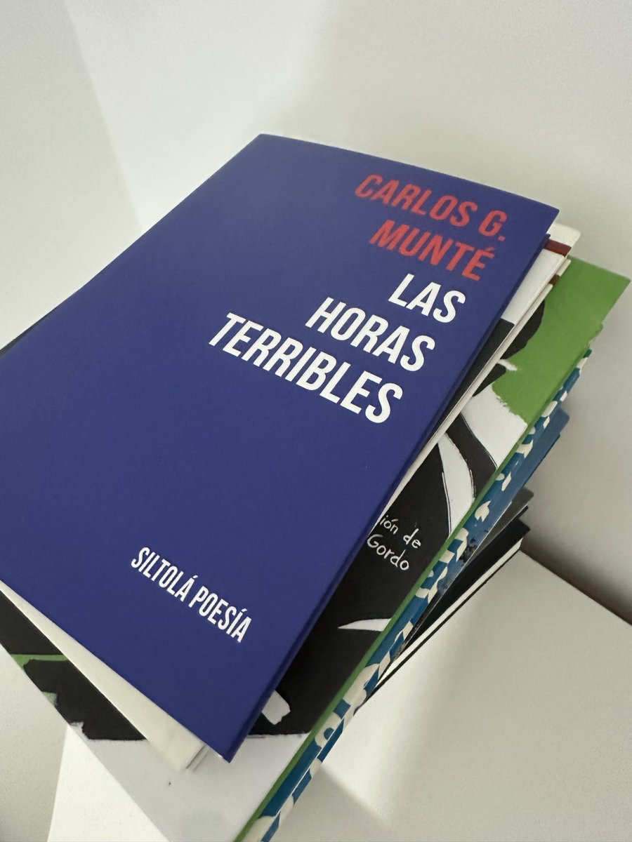 Ya el mismo manos Las horas terribles, el nuevo poemario de Carlos G. Munté.