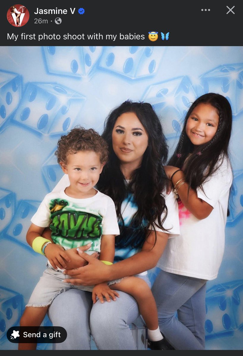 li2_lgirl's tweet image. Ella si podrá decir:”Justin Bieber casi era tu papá” 🥹