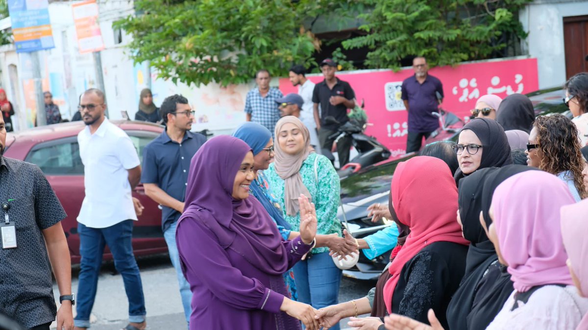 ފަސްޓްލޭޑީ މެޑަމް ސާޖިދާ، ޕީއެންސީ މާލެ ދާއިރާގެ އަންހެން ކެންޑިޑޭޓުންނާއި ބައްދަލު ކުރެއްވުން.

#LCE2026 
#JaleelForMayor 
#DhiveheengeRaajje 
#CongressPartyMV